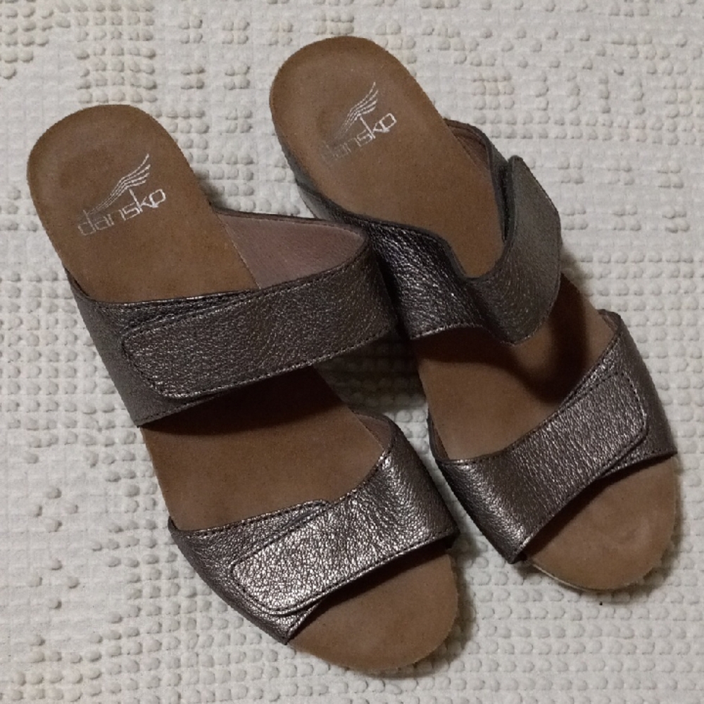 Dansko Women's Metallic Bronze Mules SZ.36
